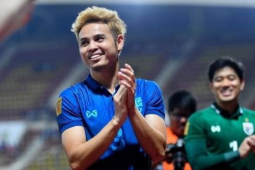 Huyền thoại Thái Lan khuyên Theerathon Bunmathan tới Việt Nam thi đấu