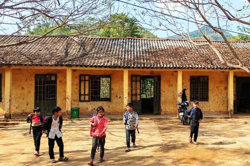 Thầy và trò ở điểm lẻ Mường Lát (Thanh Hóa) nơm nớp lo trường sập