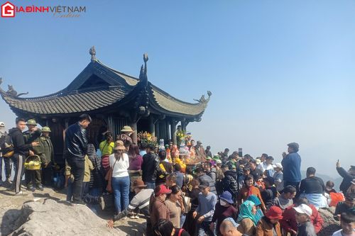 Nô nức hành hương Yên Tử