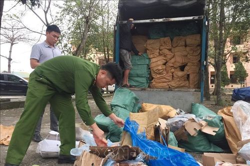 Thu giữ gần 6 tấn sản phẩm động vật bốc mùi hôi thối