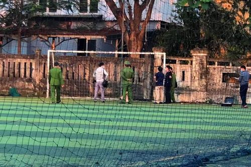 Nam sinh tử vong khi chơi đá bóng tại sân cỏ mini, nguyên nhân hy hữu khiến ai nấy cũng xót xa