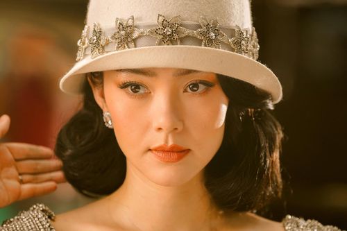 Chị Chị Em Em 2 của Ngọc Trinh - Minh Hằng vượt mốc doanh thu 100 tỷ đồng
