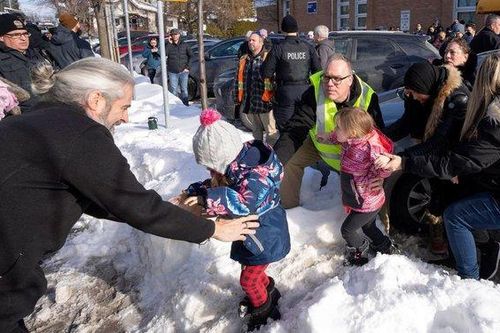 Canada: Tài xế đâm xe buýt vào nhà trẻ khiến 2 trẻ em bị tử vong