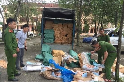 Quảng Trị: Phát hiện gần 6 tấn thịt bị thối rữa đang vận chuyển đi tiêu thụ