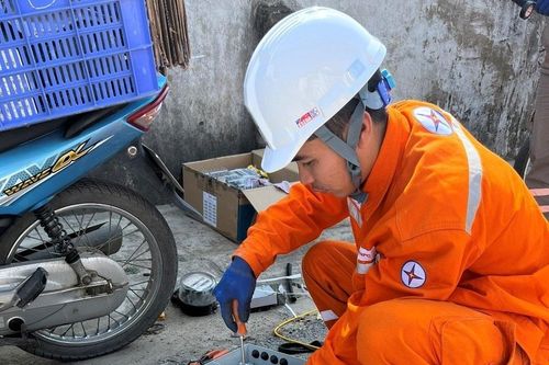 Điện lực Nga Sơn quyết tâm hoàn thành lắp đặt 3.500 công tơ điện tử đo xa đợt 1 năm 2023