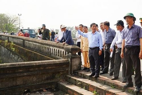 Lấy ý kiến người dân về phương án xây dựng cầu gỗ để đi vào Đại nội Huế