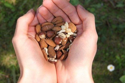 Trời nồm ẩm, cần chú ý điều này khi ăn các loại hạt để tránh bị ngộ độc nguy hiểm