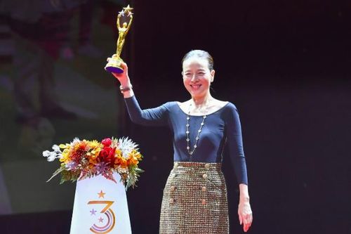 Giúp Thái Lan 2 lần thắng Việt Nam, Madam Pang được vinh danh