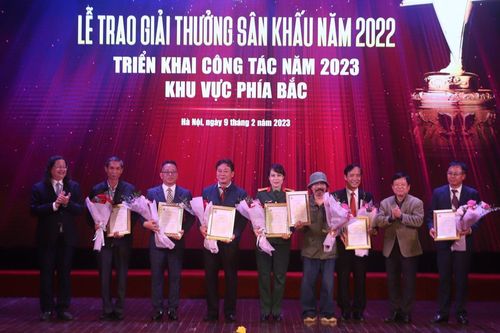 Chủ tịch Hội đồng nghệ thuật thẳng thắn chỉ ra điểm yếu của sân khấu Việt