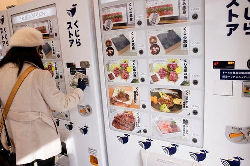 Máy bán hàng tự động thịt cá voi ở Nhật Bản
