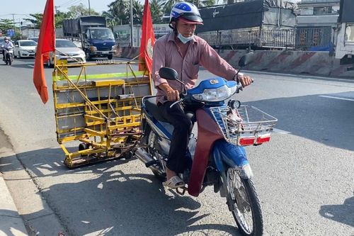 Người đàn ông 20 năm chạy xe phá trận 'đinh tặc' ở TP.HCM