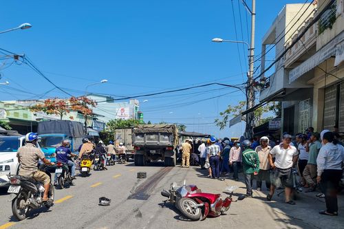 Va chạm với xe tải, nam sinh lớp 6 tử vong tại chỗ