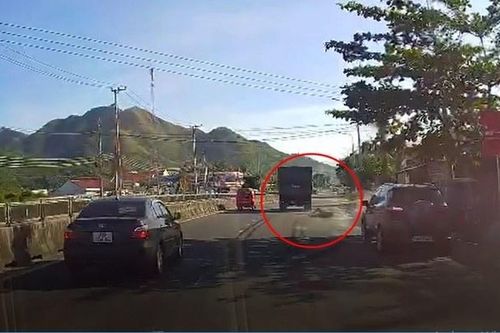 Cơ quan điều tra vào cuộc vụ xe biển đỏ gây tai nạn ở Khánh Hòa