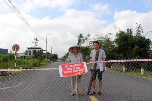 Vì sao hai hộ dân ở Nam Phước rào chắn đường?