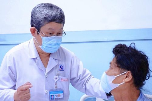 Phẫu thuật thành công cho bệnh nhân có khối u tuyến giáp lớn