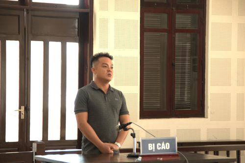 Tranh cãi việc đỗ xe nam thanh niên lấy súng bắn 2 bảo vệ