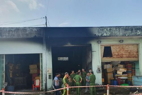 Tin mới nhất về vụ cháy tại Cảng cá Quy Nhơn: 1 người tử vong, 1 người bị thương