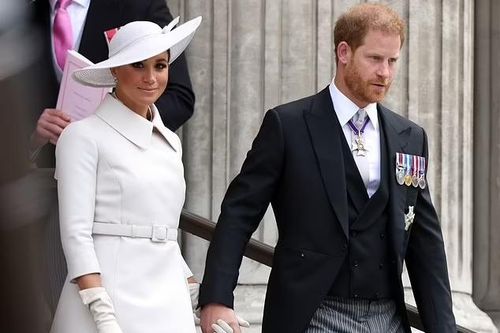 Chỗ ngồi của Harry và Meghan trong lễ đăng cơ Vua Charles