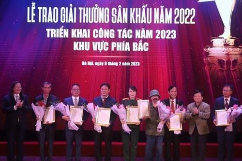 Bốn nghệ sĩ nhân dân ẵm giải A vở diễn sân khấu