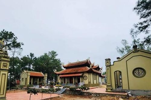 Yêu cầu hủy quyết định của xã 'qua mặt' tỉnh cho xây đền