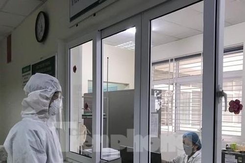 Ngày 10/2, số ca mắc COVID-19 giảm, bệnh nhân nặng tăng