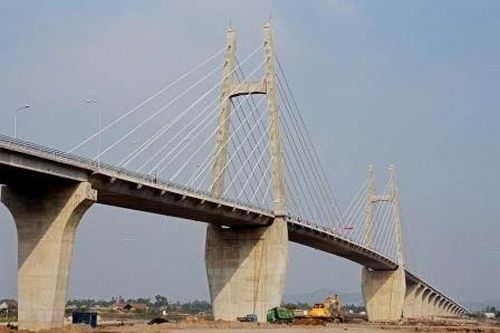 Nữ sinh Đại học Hàng hải nhảy cầu tự tử, nghi bị lừa tiền