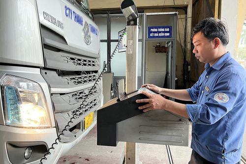 Hình ảnh Trung tâm Đăng kiểm ở Nghệ An hoạt động trở lại sau khi bị khám xét