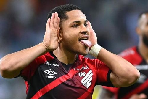 Barcelona muốn chiêu mộ Vitor Roque