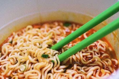 Ăn mỳ tôm kiểu này chẳng khác gì 'đầu độc' cơ thể mỗi ngày, rất nhiều người vẫn làm mà không biết
