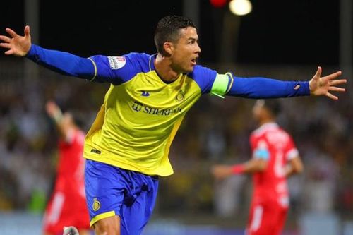 Ronaldo lập poker, chạm cột mốc vĩ đại