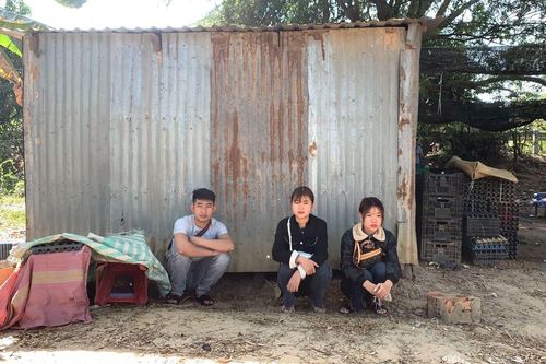 Bắt nhóm đối tượng xuất cảnh trái phép ở Long An