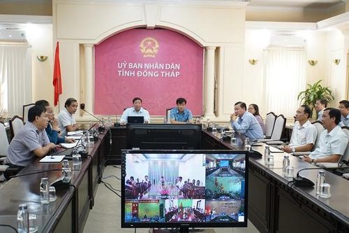 Đầu tư hạ tầng và hỗ trợ sinh kế cho người dân
