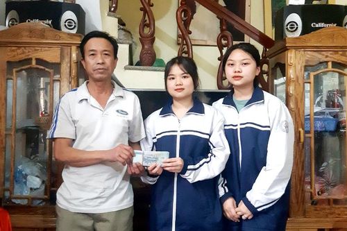 TP. Phổ Yên: Nhặt được 70 triệu đồng, nữ sinh 17 tuổi nhanh chóng trả lại người đánh rơi