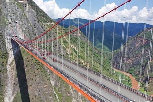 Cầu treo xuyên núi cao nhất thế giới giúp thời gian di chuyển còn 1 phút