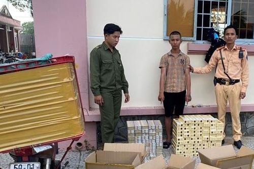 Điều khiển môtô chở hàng cấm từ Long An về Tây Ninh