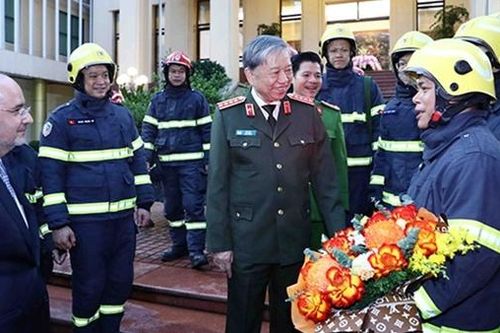 Chung tay thực hiện nghĩa vụ quốc tế