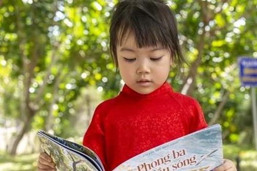 Sách về biển đảo được phát hành song ngữ