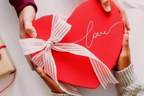 Ngày lễ Tình nhân Valentine 14/2 ai tặng quà cho ai?