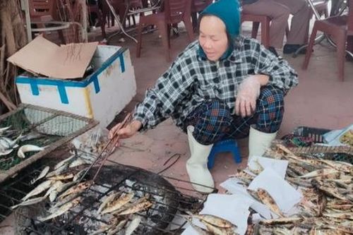 Nghề nướng cá dưới chân ngôi đền linh thiêng ở xứ Nghệ