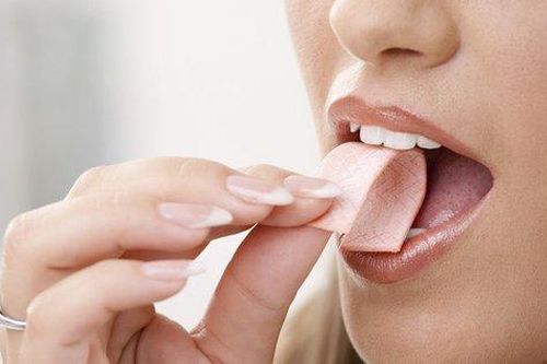 7 cách để thoát khỏi chứng đầy hơi, tức bụng sau bữa ăn thịnh soạn