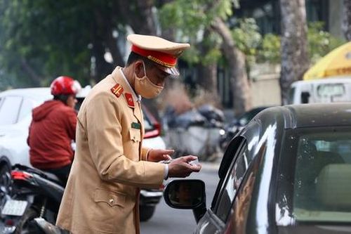 Tài xế say rượu lao vào tổ tuần tra, gây thương tích cho nhiều CSGT