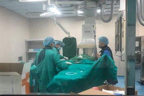Người đàn ông có tiền sử hút thuốc lào bị nhồi máu cơ tim cấp