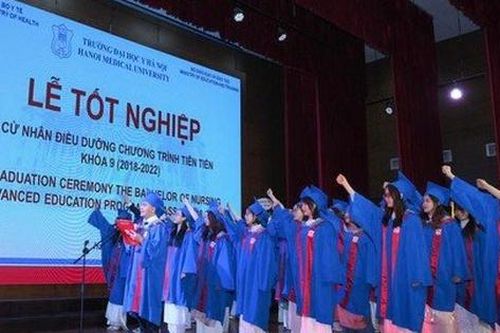 Thêm 48 cử nhân điều dưỡng đào tạo chuẩn quốc tế của Đại học Y Hà Nội ra trường