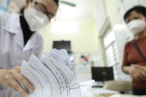 Ngày 10/2: Ca COVID-19 mới giảm nhưng bệnh nhân nặng tăng