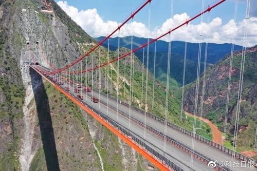 Cận cảnh cầu treo xuyên núi cao nhất thế giới