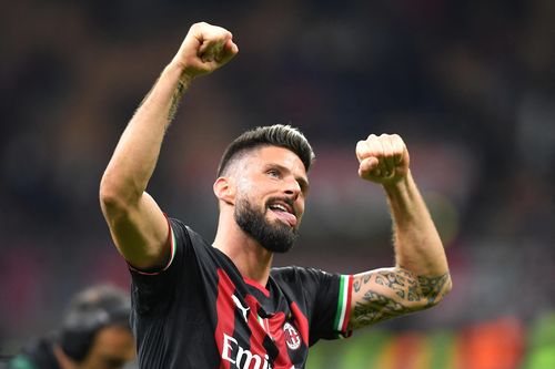 Giroud giúp AC Milan vượt qua khủng hoảng