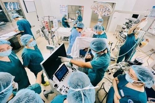 Sau sinh con 5 phút, người mẹ bất ngờ ngưng tim