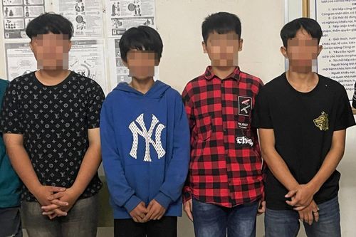 Xông vào nhóm người ngồi nhậu bên đường chém loạn xạ