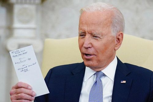 Sự chú ý đổ dồn vào trợ lý của ông Biden trong sự cố tài liệu mật
