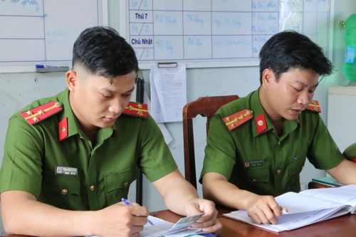 Ba cán bộ công an kể lại chuyện cứu nam sinh 12 tuổi bị đuối nước